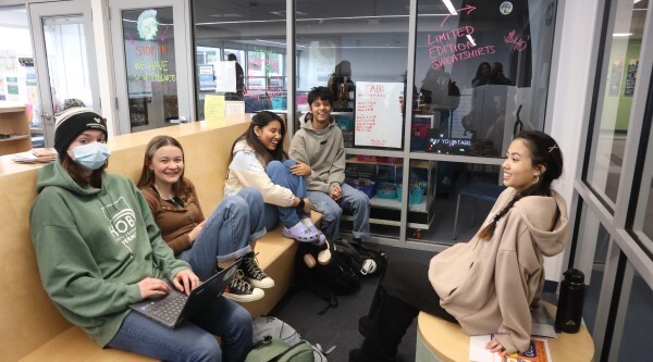 student peer meeting informal space