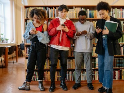students using cell phones